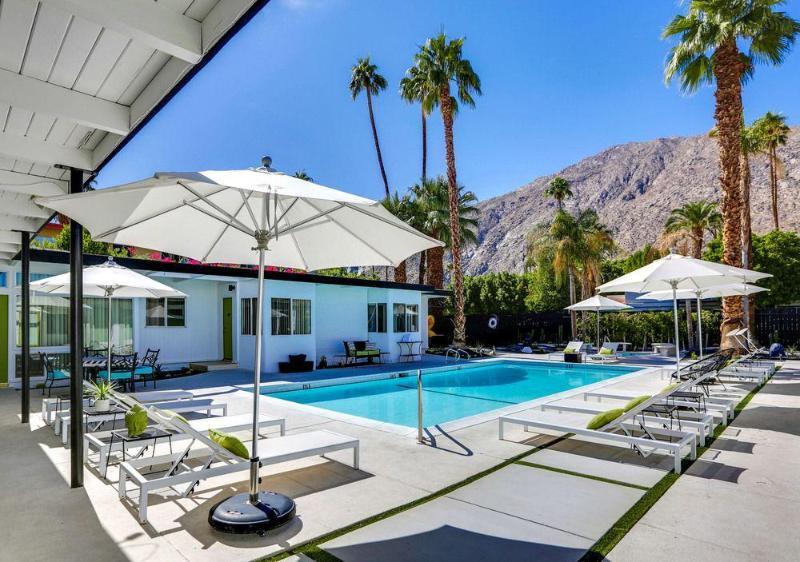 Calla Lily Inn Palm Springs Exterior photo